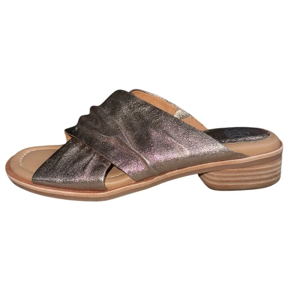 Sofft Womens Size 8 Gold Cross Strap‎ Flat Sandals